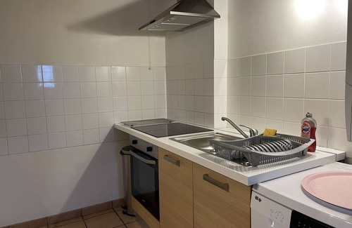 Auxerre Apartamento | Le Saint-Nicolas-Apartamento-Firma-Baño en la habitacion-Vista a la Ciudad