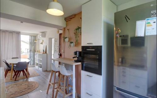 Aiguerelles Apartamento | LE SMILE - 3 bedrooms - 8pers - Parking - Centre Gare