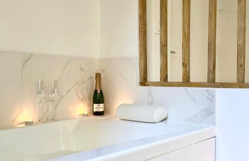 Mont-de-Marsan Apartamento | Le SPA Étoilé - Baignoire Balnéo et Sauna Privatif