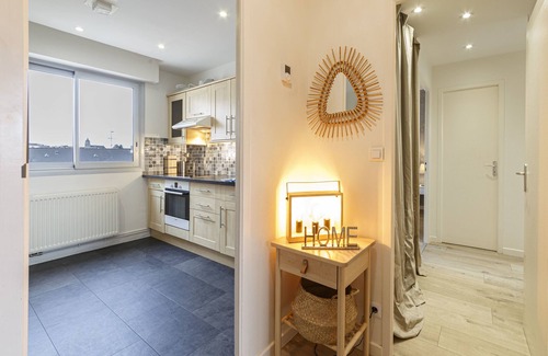 Centre-ville rive gauche Apartamento | Appartement moderne en plein cœur de Laval