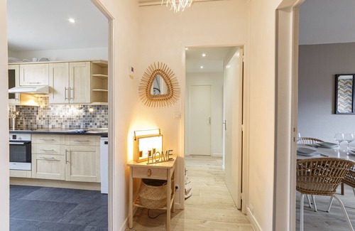 Centre-ville rive gauche Apartamento | Appartement moderne en plein cœur de Laval