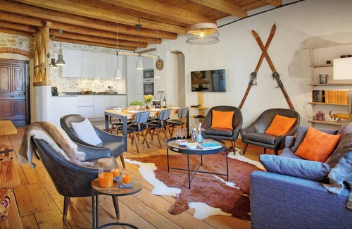 Annecy Old Town Chalet De Esquí | Explore la ciudad y el lago desde este apartamento de 4 estrellas - OVO Network