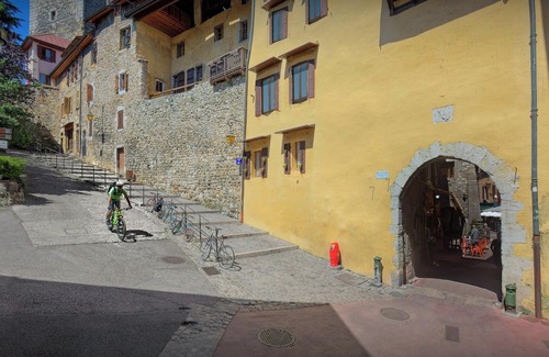 Annecy Old Town Chalet De Esquí | Explore la ciudad y el lago desde este apartamento de 4 estrellas - OVO Network