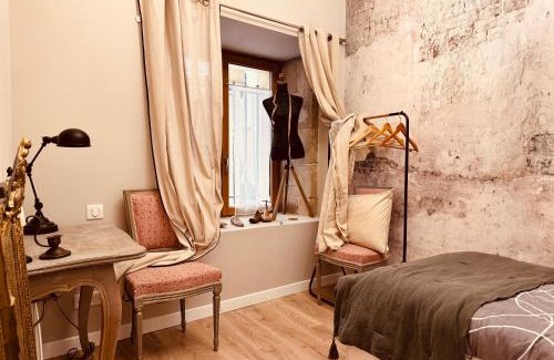 Romans-sur-Isere Apartamento | Le Tailleur, centre historique, fibre, climatisation, ESS, rez-de-chaussée, BedinShop