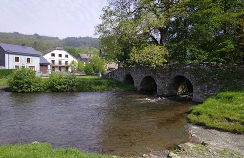 Vresse-sur-Semois Casa | Casa-Baño con bañera-Vista al campo-Le Val Fleuri - Gîte 32p.