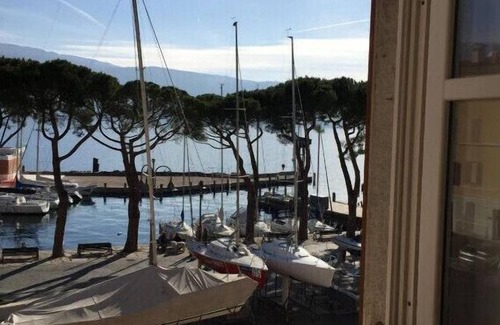 Bogliaco Apartamento | Le Vele, Theater Home - in the centre of Bogliaco with marvellous lake view