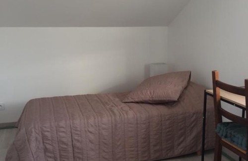 Neulles Casa | Le village