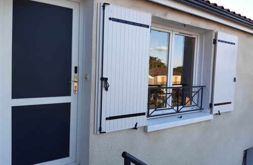 La Roche-Chalais Apartamento | ★ Le Zen Scandi in the center of town ★ Free parking ★
