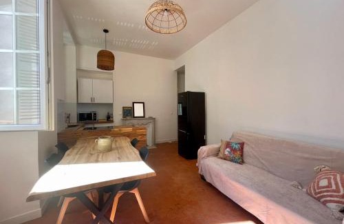 Cannes City Centre Apartamento | Le Zeus - Cannes Villa St Henri seafront unique 2bedrooms