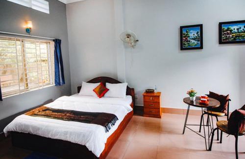 Kampot Casa | Lea's Guesthouse and Restaurant