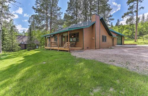 Lead Casa | Lead Cabin about 9 Mi to Deadwood Hot Tub and Patio!