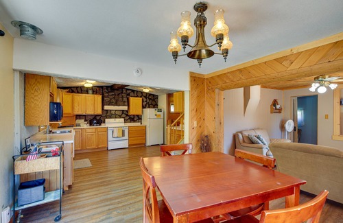 Deadwood Casa | Lead Hideaway w/ Fireplace, Grill & Deck!