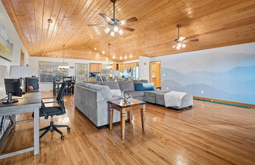 Kodak Cabina | This cabin is a 3 bedroom(s), 2.5 bathrooms, located in Kodak, TN.