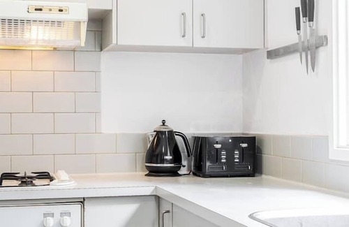 Kensington Apartamento | Leafy 3BR Kensington Escape I Park Views & Parking