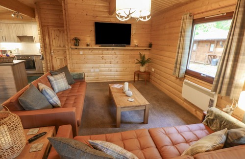 Kenwick Cabaña | LEAFY HOLLOW LODGE, pet friendly, country holiday cottage in Louth