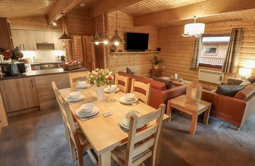 Kenwick Cabaña | LEAFY HOLLOW LODGE, pet friendly, country holiday cottage in Louth