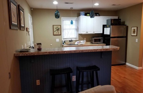 Carriage Hills Apartamento | Leafy, Suburban Abode
