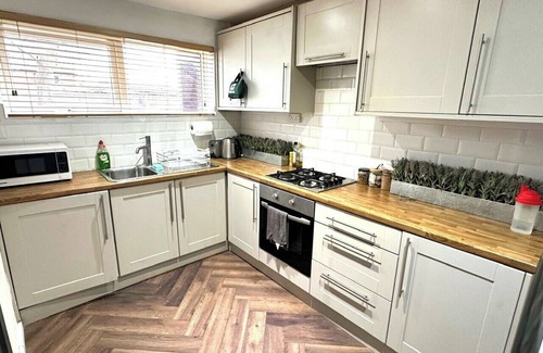 Leamington Spa Casa | Leamington Spa-3 Bed-Sleeps 6-Garden-Pets-Parking