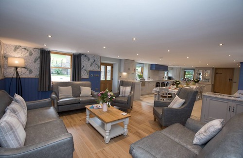 Millhouse Green Cabaña | Leapings Cottage - sleeps 12 guests in 6 bedrooms