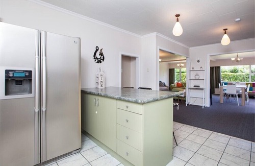 New Plymouth Casa | Leatham Heights - Privado, espacioso y soleado