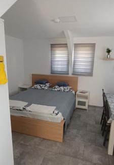 Oroszlany Casa | Lebegő Falu Vendégház