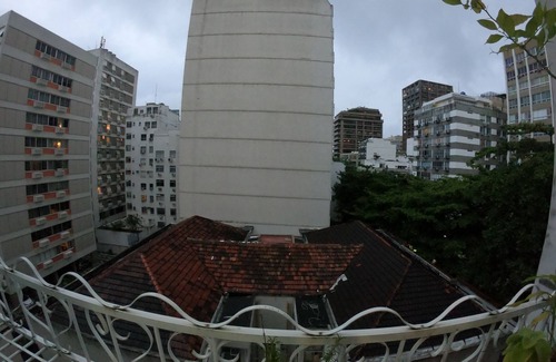 Leblon Apartamento | Leblon two blocks from the beach: comfort and safety