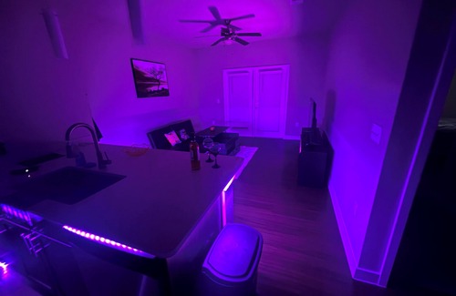 Katy Apartamento | LED Halloween Chillax Couples Retreat 1B1B Katy Mills Mall