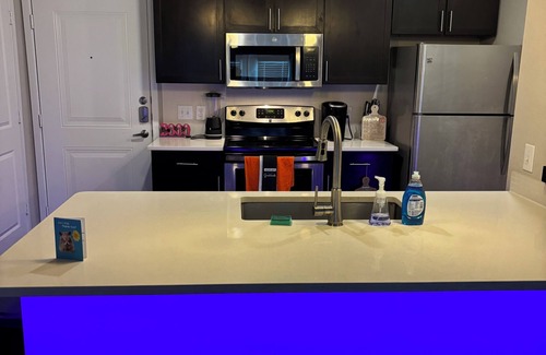 Katy Apartamento | LED Halloween Chillax Couples Retreat 1B1B Katy Mills Mall