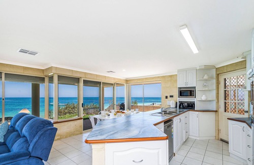 Ledge Point Casa | Ledge on the Beach - Nestled right by the water.