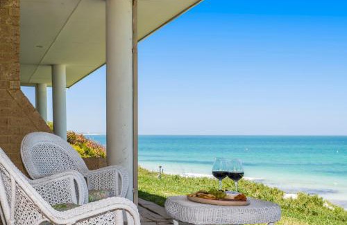 Ledge Point Casa | Ledge on the Beach - Nestled right by the waters edge