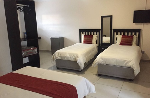 Maun Cabina | Lediba Guest lodge