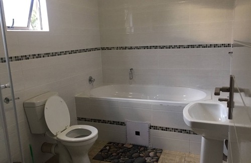 Maun Cabina | Lediba Guest lodge