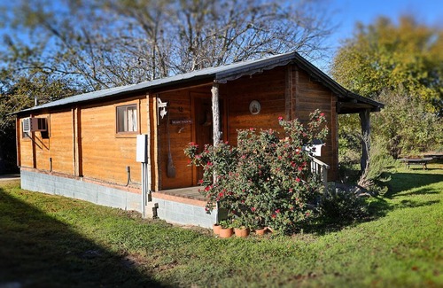 Pipe Creek Cabina | Lee Cabin at Country Accent Antiques, Pipe Creek, TX.