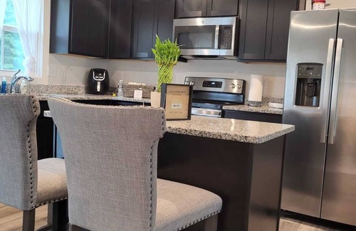 Milford Casa | Lee's Place Brand New 2BR Townhouse w/free parking