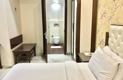 Karnal Hotel | Leela Grande Hotel