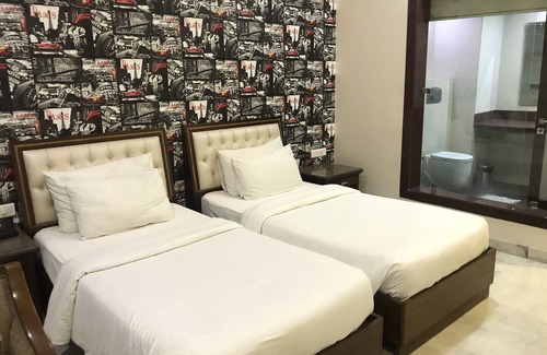 Karnal Hotel | Leela Grande Hotel