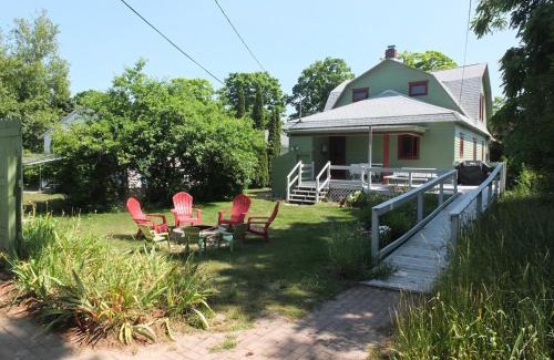 Frankfort Casa | Leelanau Cottage - Gorgeous & Great Location!