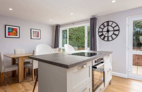 Ayr Casa | Leeward House - Donnini Apartments