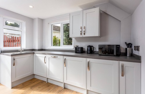 Ayr Casa | Leeward House - Donnini Apartments
