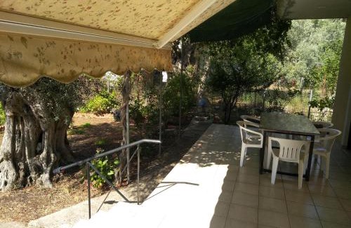 Tsoukaladhes Casa | Lefkas house with garden