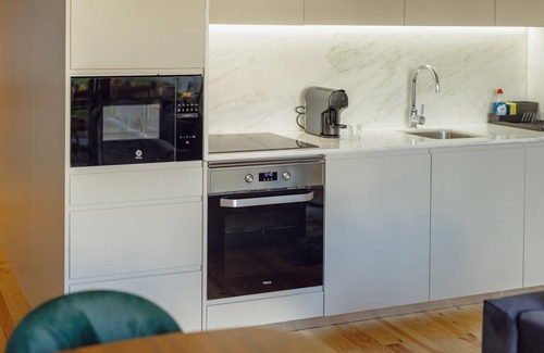 Lapa Apartamento | Legacy Oporto Premium Apartment B by Vacationy