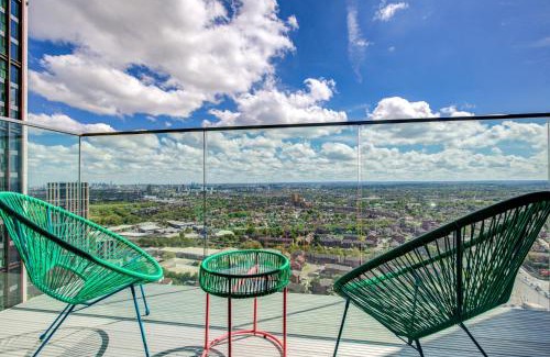 East Acton Apartamento | Legacy Punks by Artsy
