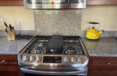 La Quinta Condominio | LEGACY VILLAS Rare Single-story 3BR Villas Between Two Salt-water Pools! #111050