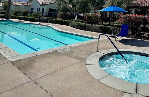 La Quinta Condominio | LEGACY VILLAS Rare Single-story 3BR Villas Between Two Salt-water Pools! #111050