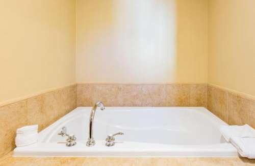 La Quinta Villa | Legacy Villas Resort Luxury Next to Paseo Fountain