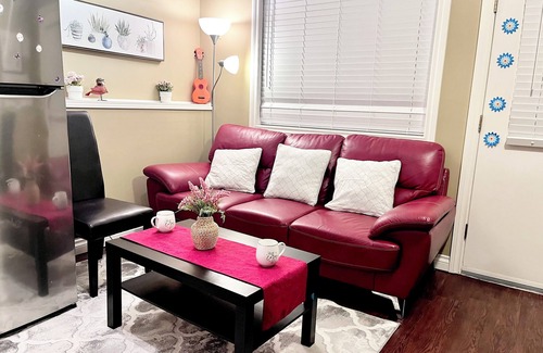 Southwest Calgary Casa | Legal Walkout suite with King-bed, Kitchen, Parking & Patio