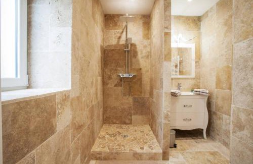 Saint-Laurent-sur-Saone Apartamento | Legend - Le Saint Laurent - Parking - Wifi - 24/7 - cosy