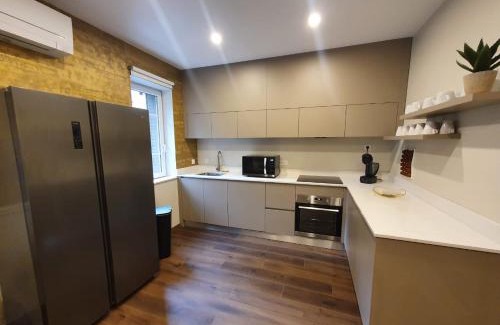 Macon Apartamento | Legend Majestic - 3 chambres - Parking privé GRATUIT - Centre Ville - Quai de Saône - Gare - fibre