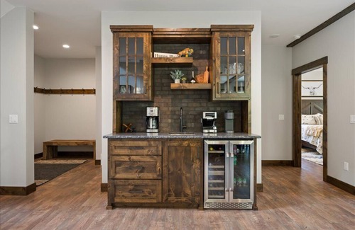 Lead Casa | Legends Lodge- 22 guest Mountain retreat with pool access!