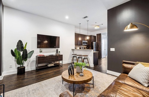 Midtown Condominio | Legends Loft | Modern Stay Near Vandy on West End, Minutes to Broadway